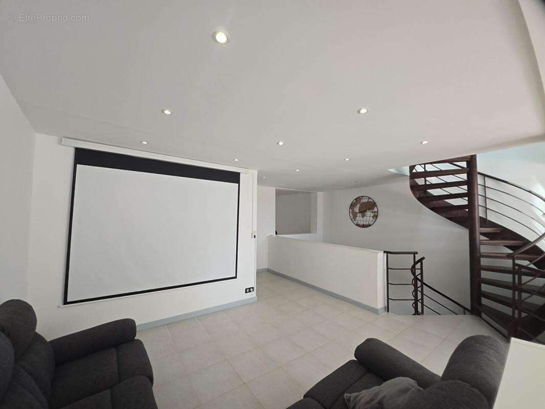 Incroyable maison de 200 m² avec piscine interieure - photo 16
