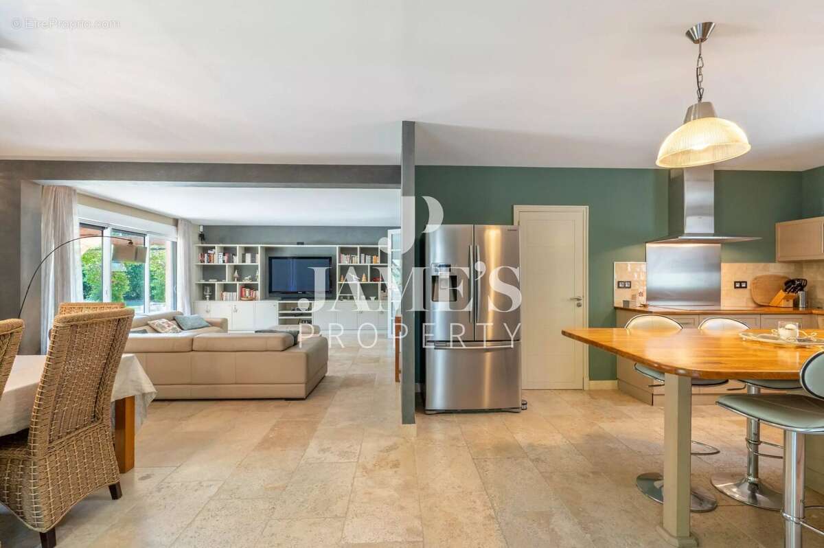 Maison 462 m² à Saint-Remy-De-Provence  - photo 8