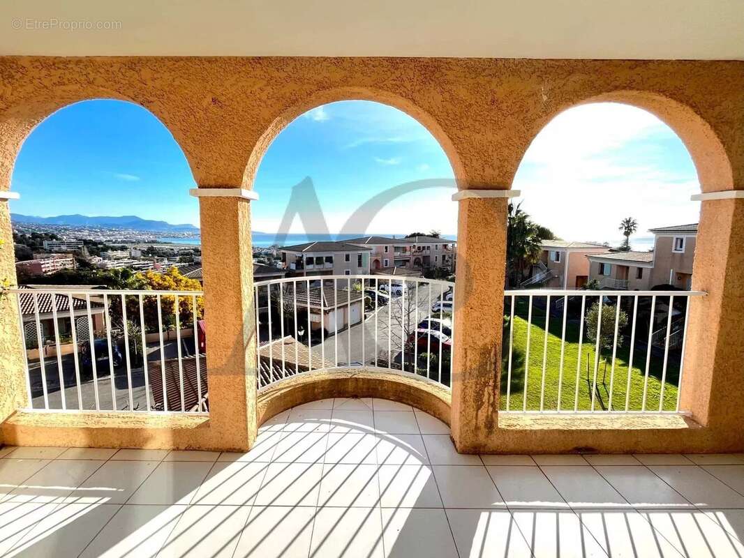 Appartement à VILLENEUVE-LOUBET