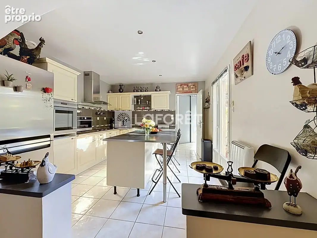 Le Montellier Maison familiale à vendre de 236 m² avec piscine et double garage - photo 7