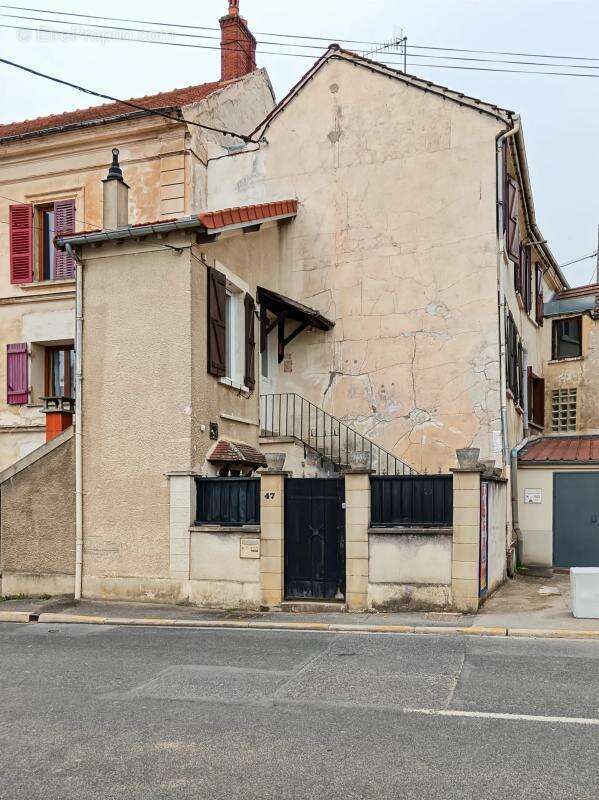 Maison à CROUTTES-SUR-MARNE