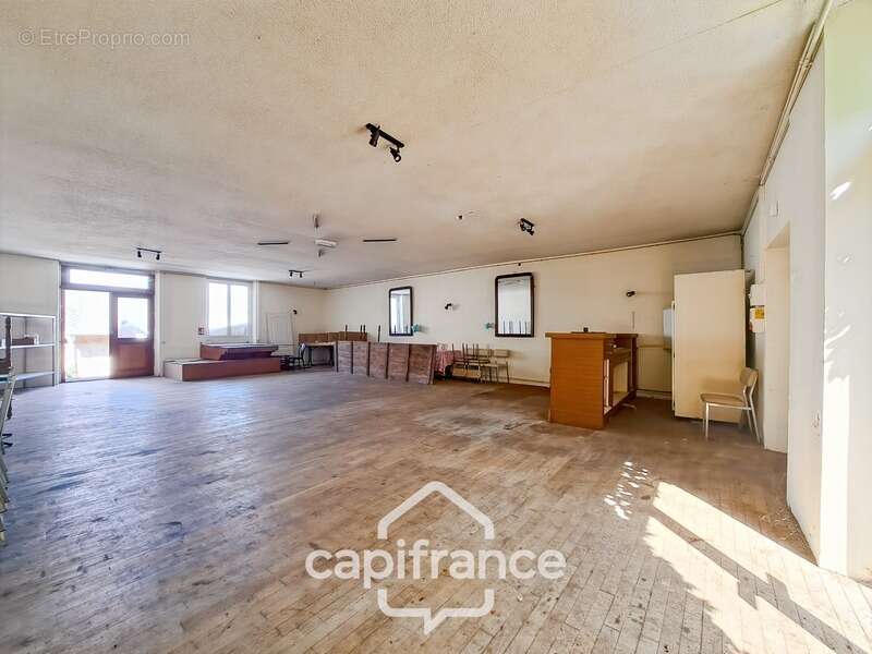 Ancien bar-restaurant avec logement – Fort potentiel au cœur de Châteaumeillant - photo 11
