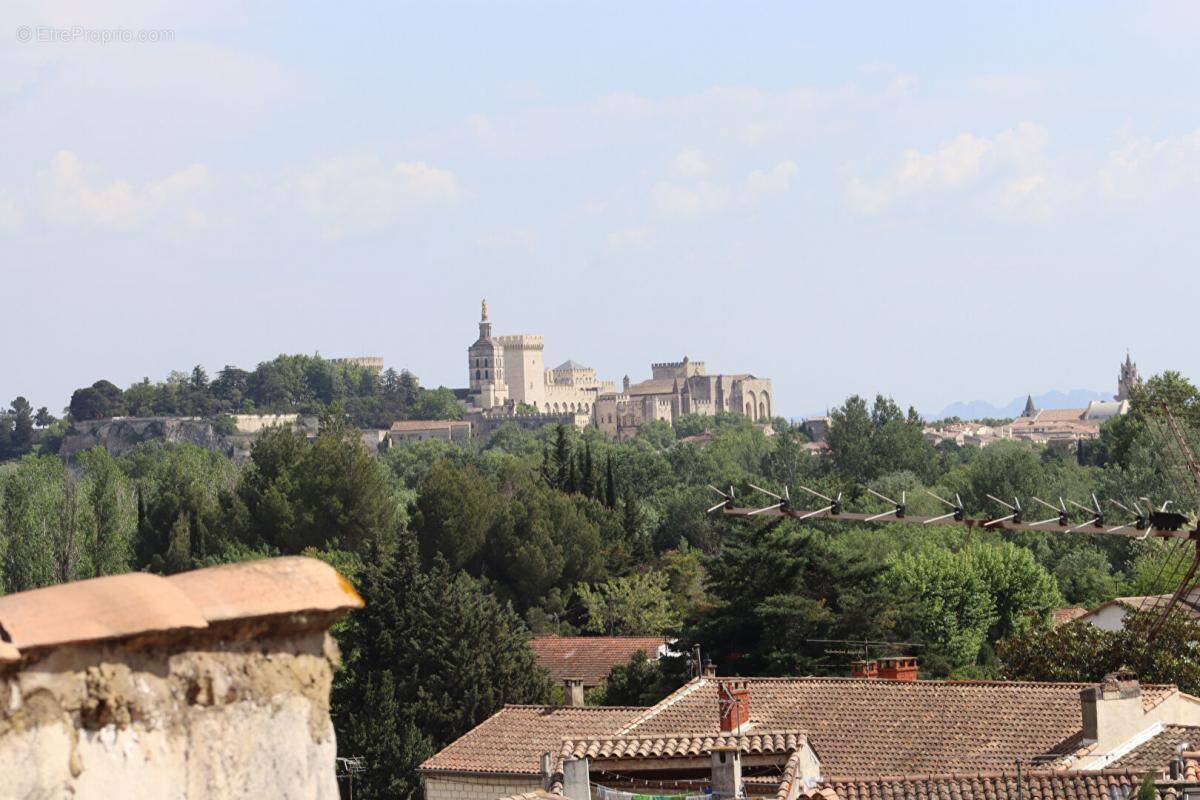 Appartement à VILLENEUVE-LES-AVIGNON