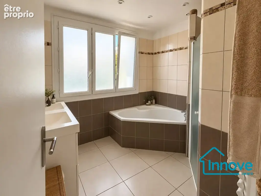 Maison 7 pièces 143 m² à vendre à Les Clayes-Sous-Bois (78340) - photo 5