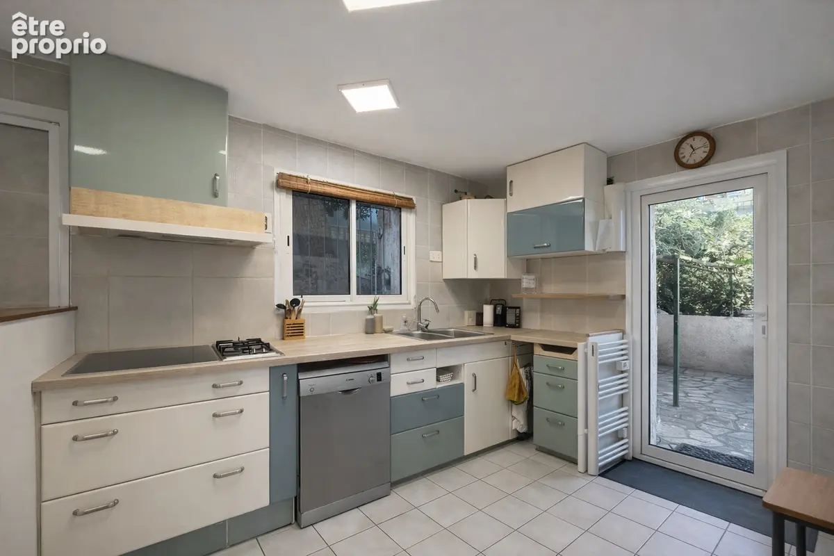 ** Bord De Mer ** Maison de 163m² avec 5 Chambres ** (83430) SAINT MANDRIER SUR MER ** - photo 9