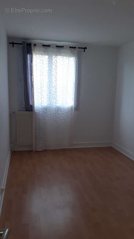 Appartement à EZANVILLE