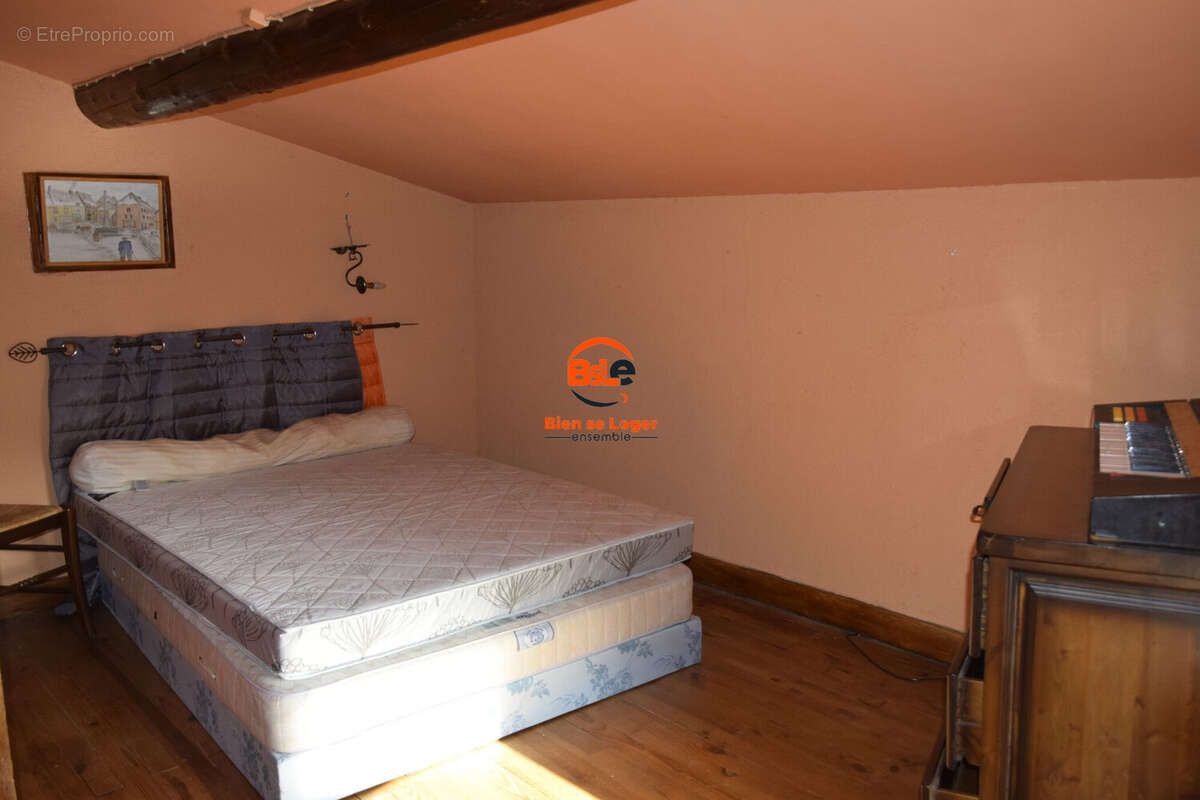 MAISON 102 m² 4 PIECES - Votre agence immobilière de proximité BSLE - Bien Se Loger Ensemble VEYRE MONTON - Maison à CORENT