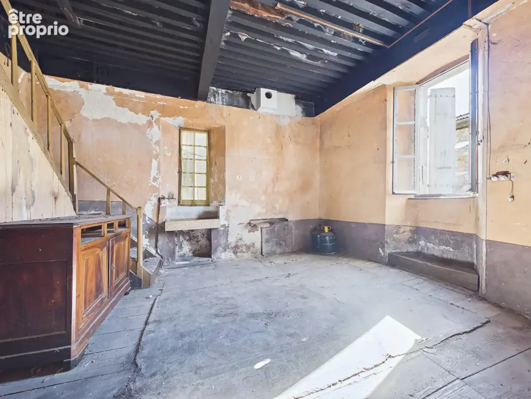 Maison en pierre au coeur du village de Chalencon à réhabiliter avec cour - photo 8