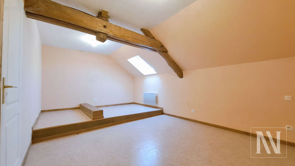 Maison familiale aux beaux volumes avec fort potentiel d'aménagement - photo 15