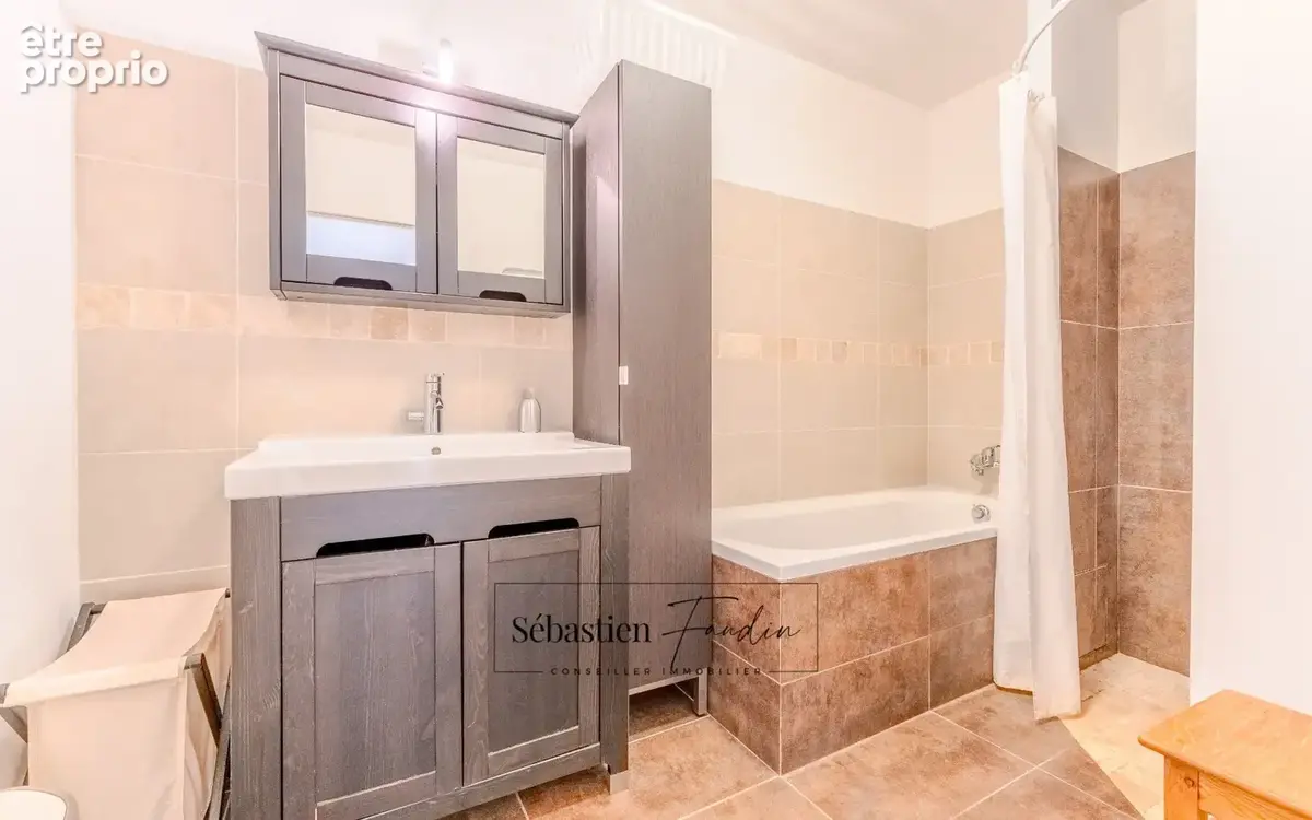 Domaine à vendre à Rousset à 15 minutes d'Aix-en-Provence - 8 000 m² - plusieurs logements - 262 m² habitables - calme absolu -  - photo 26