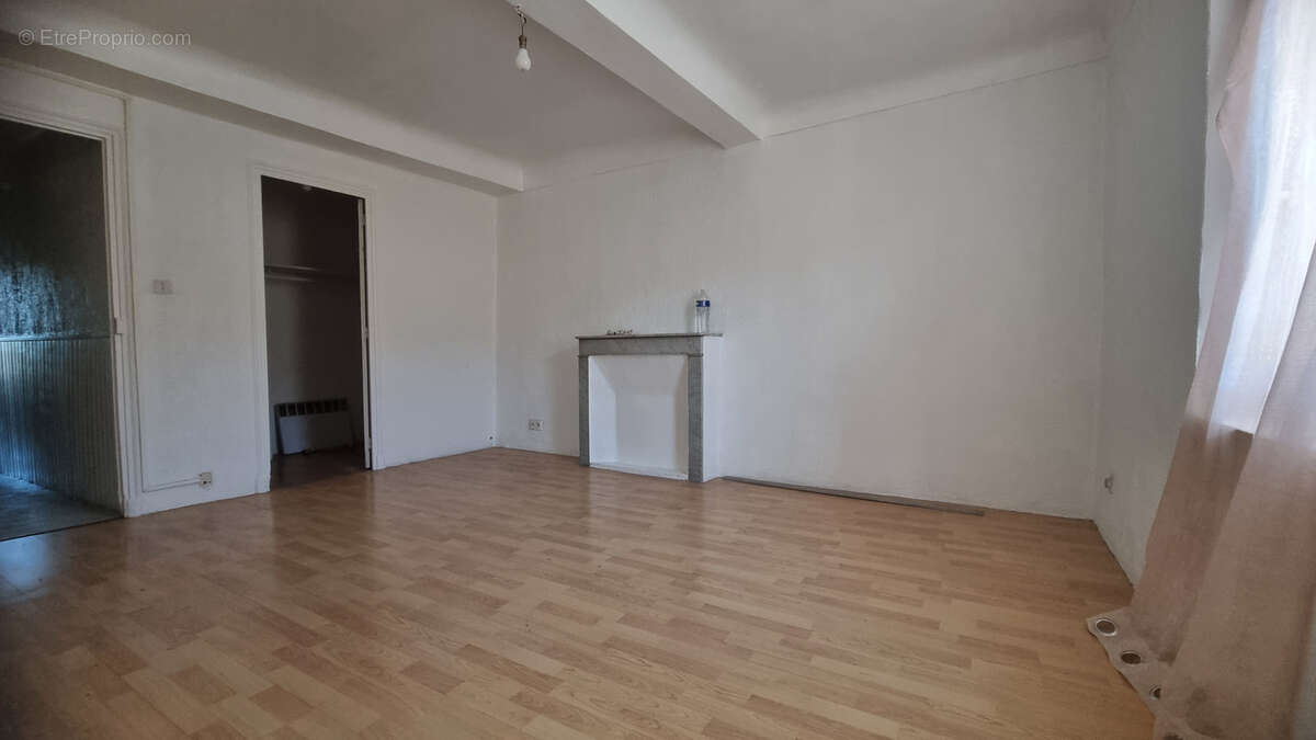 Appartement à LA CRAU