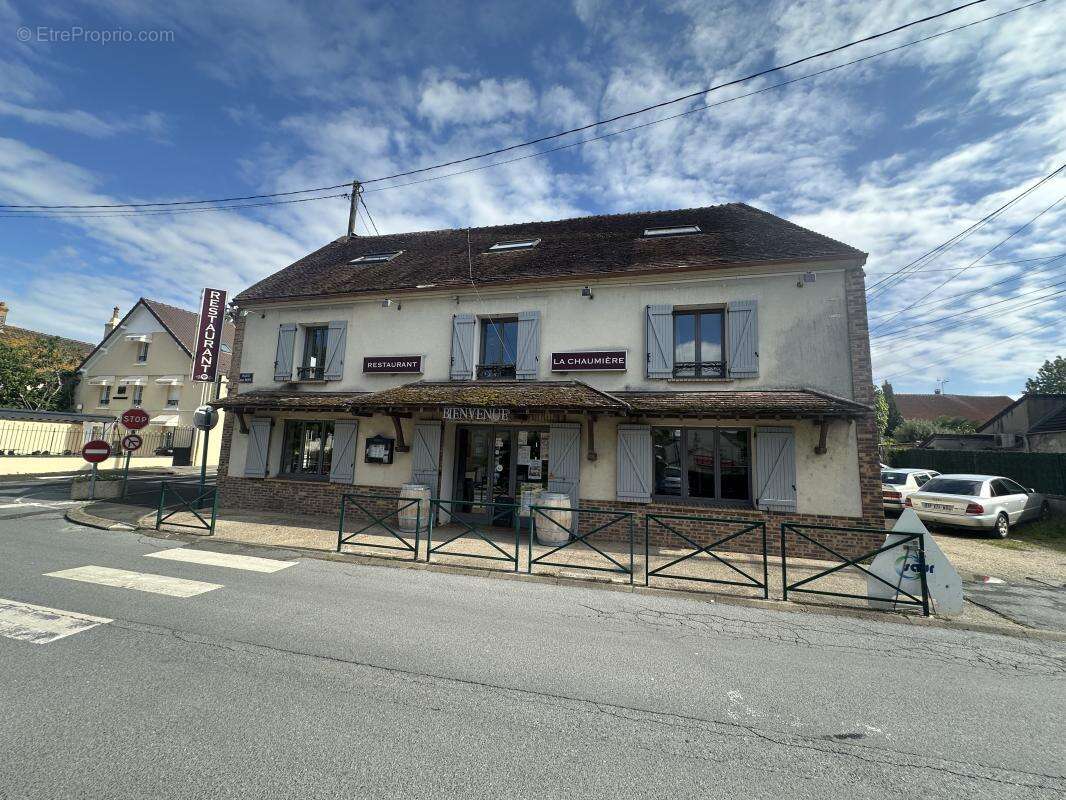 Commerce à MOUROUX