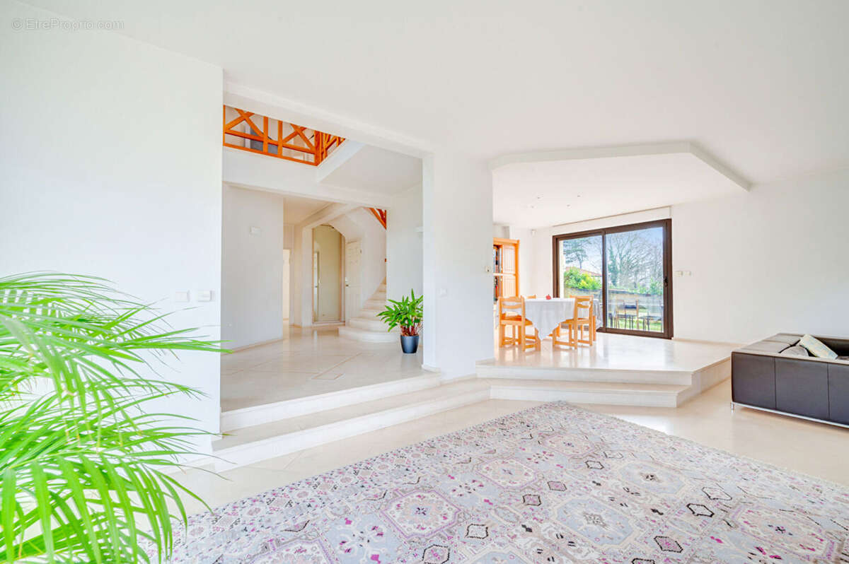 Maison à DEUIL-LA-BARRE