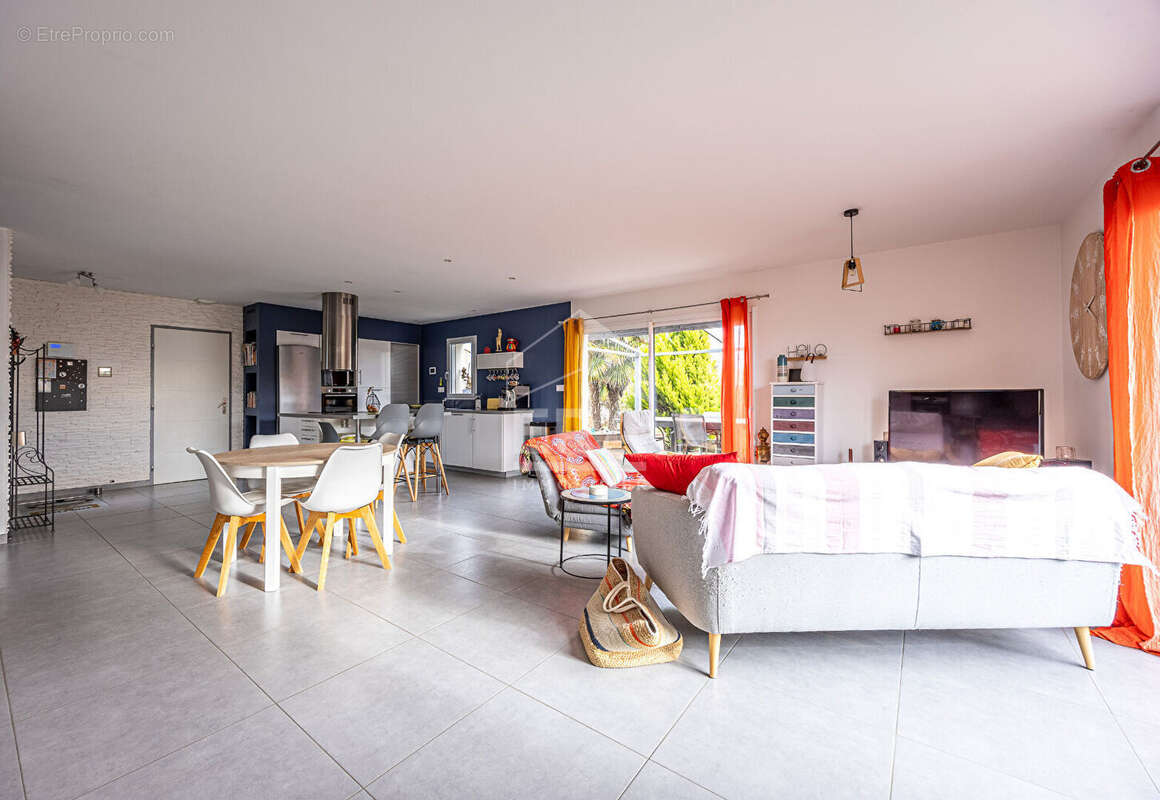 Maison à SAINT-JEAN-DE-LIVERSAY