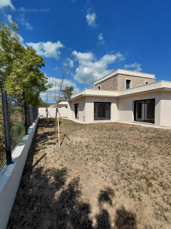 Maison à POURRIERES