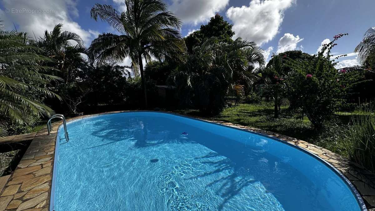 Maison à REMIRE-MONTJOLY