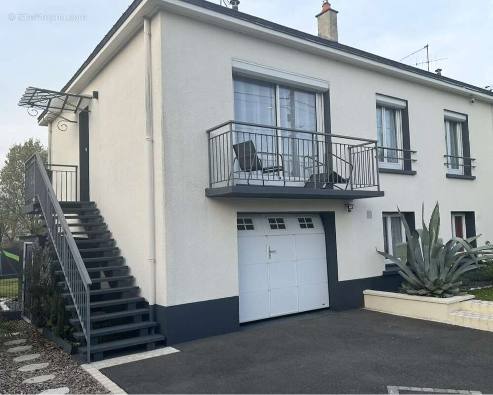 Maison à SAINT-CYR-SUR-LOIRE