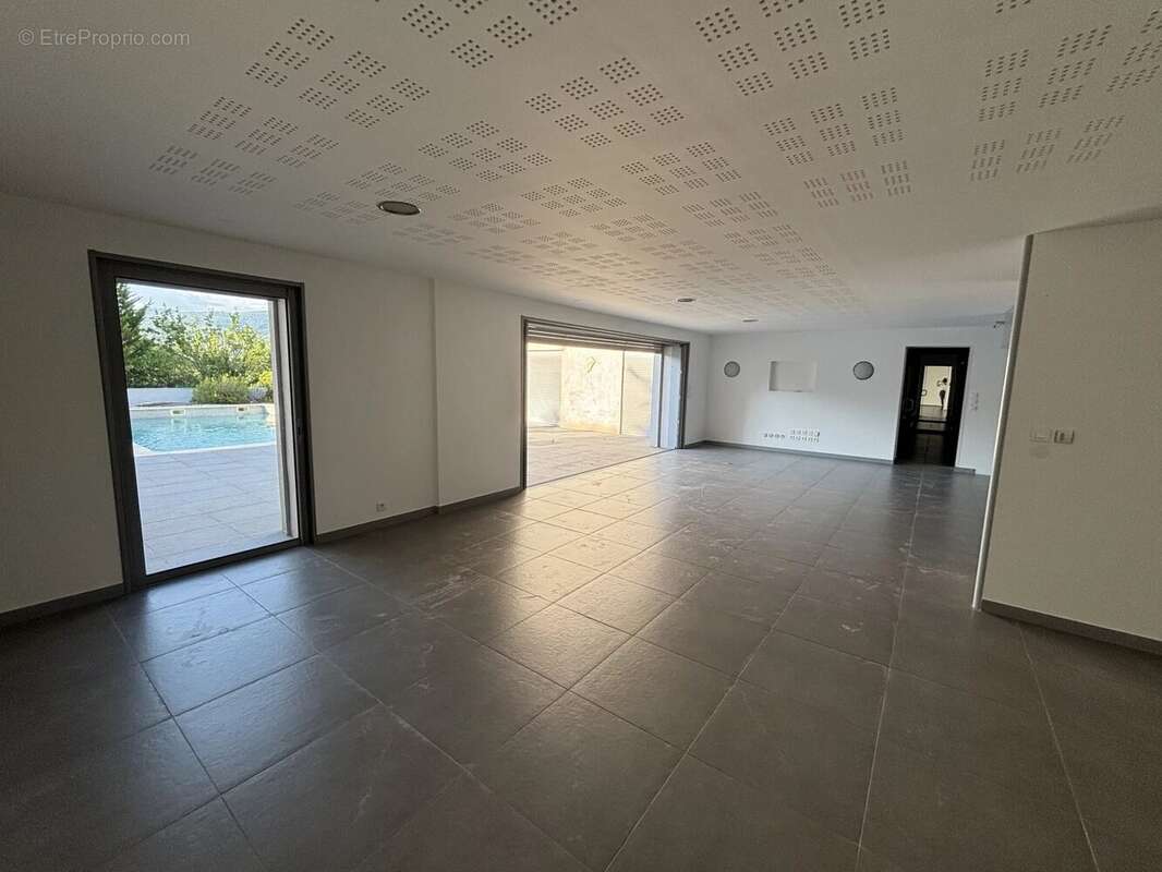 Maison à FIGANIERES