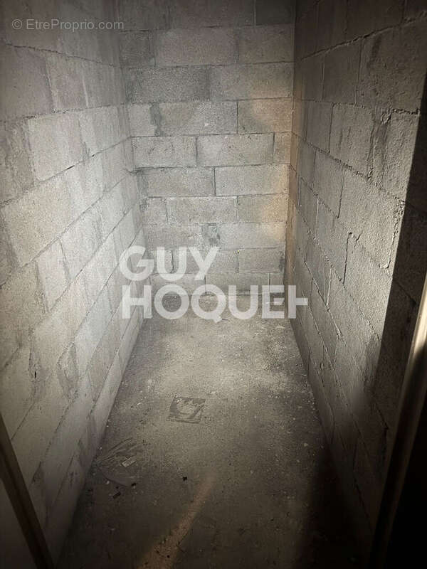 studio dernier étage ascenseur , de 24 m2 au sol -cave -grenier- possible Airbnb - photo 13
