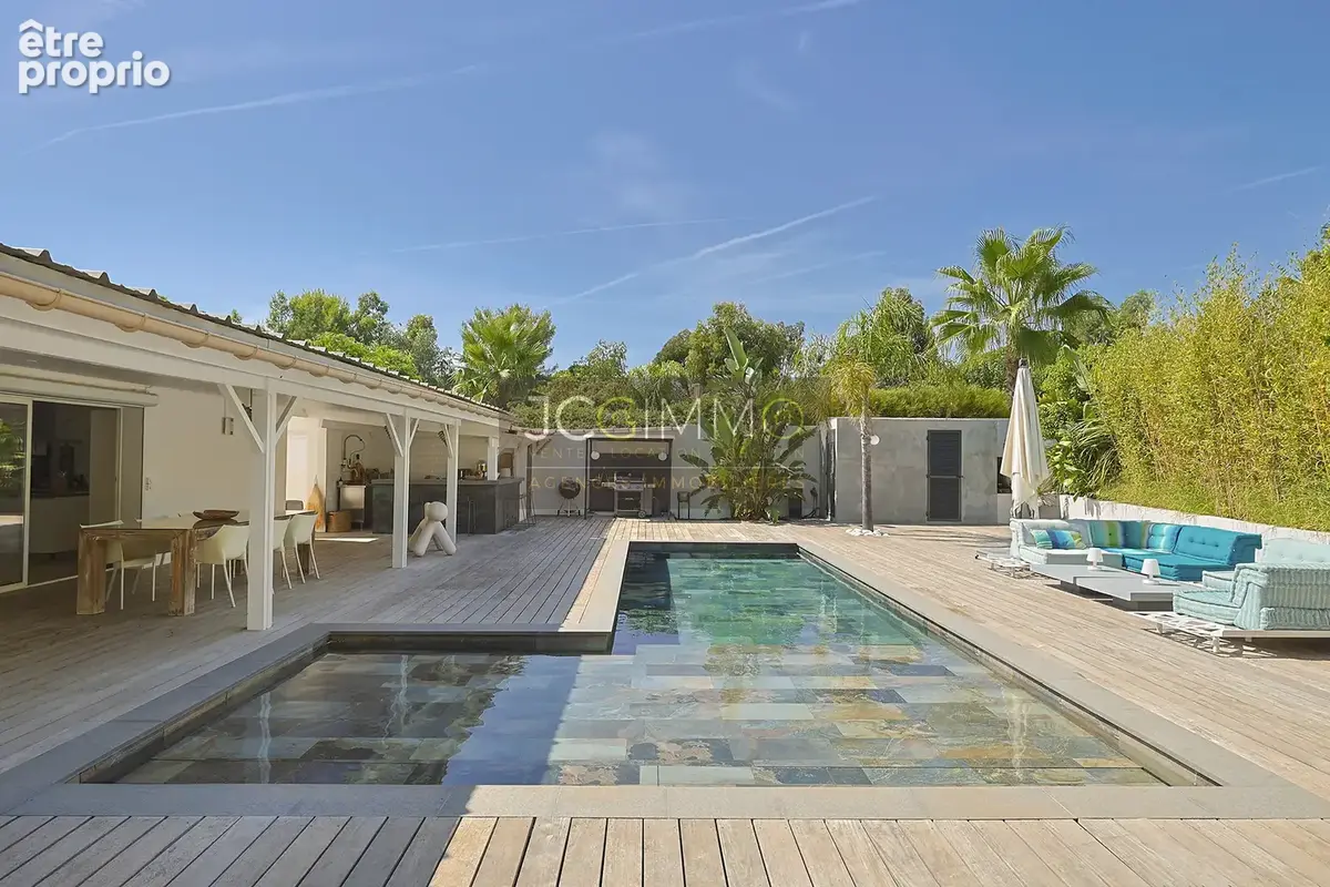 Villa de plain-pied + garage et piscine traditionnelle, bar, pool-house, et nombreuses annexes - photo 2