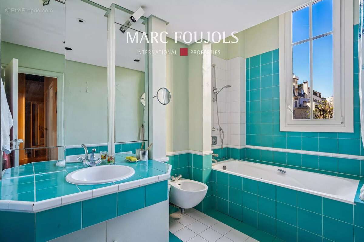 Appartement à NEUILLY-SUR-SEINE