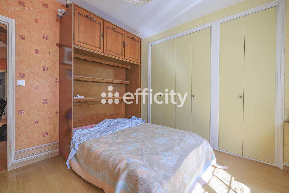 Maison 162 m² à Montpon-Menesterol  - photo 10