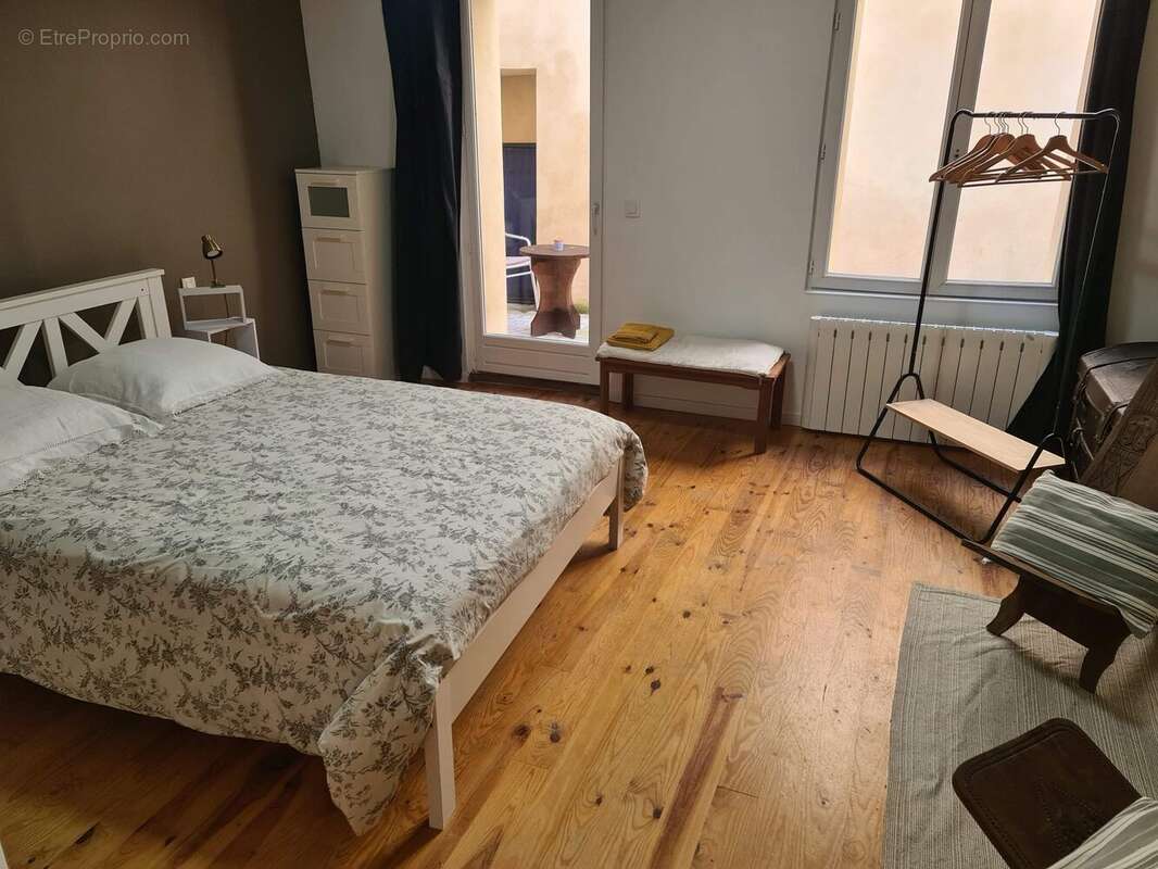 CHAMBRE 1er - Maison à LAUZUN