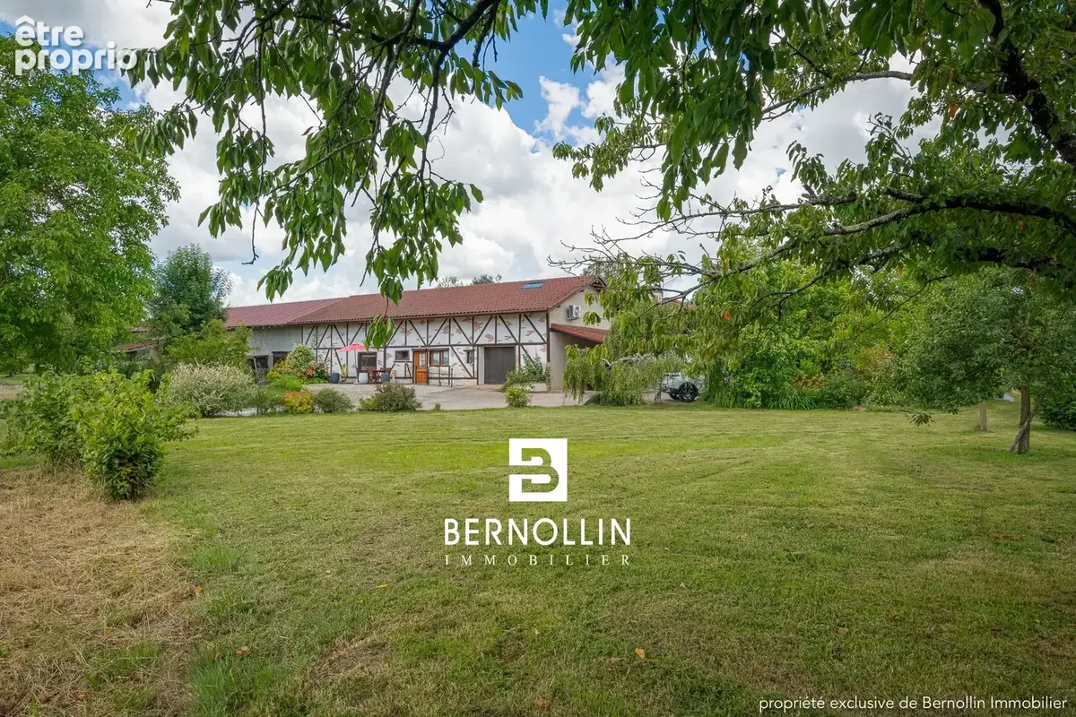 COUP DE COEUR à Curtafond - Propriété de charme de 300 m2 - 11 pièces - photo 18