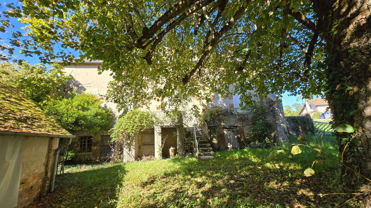 Maison à LES BORDES