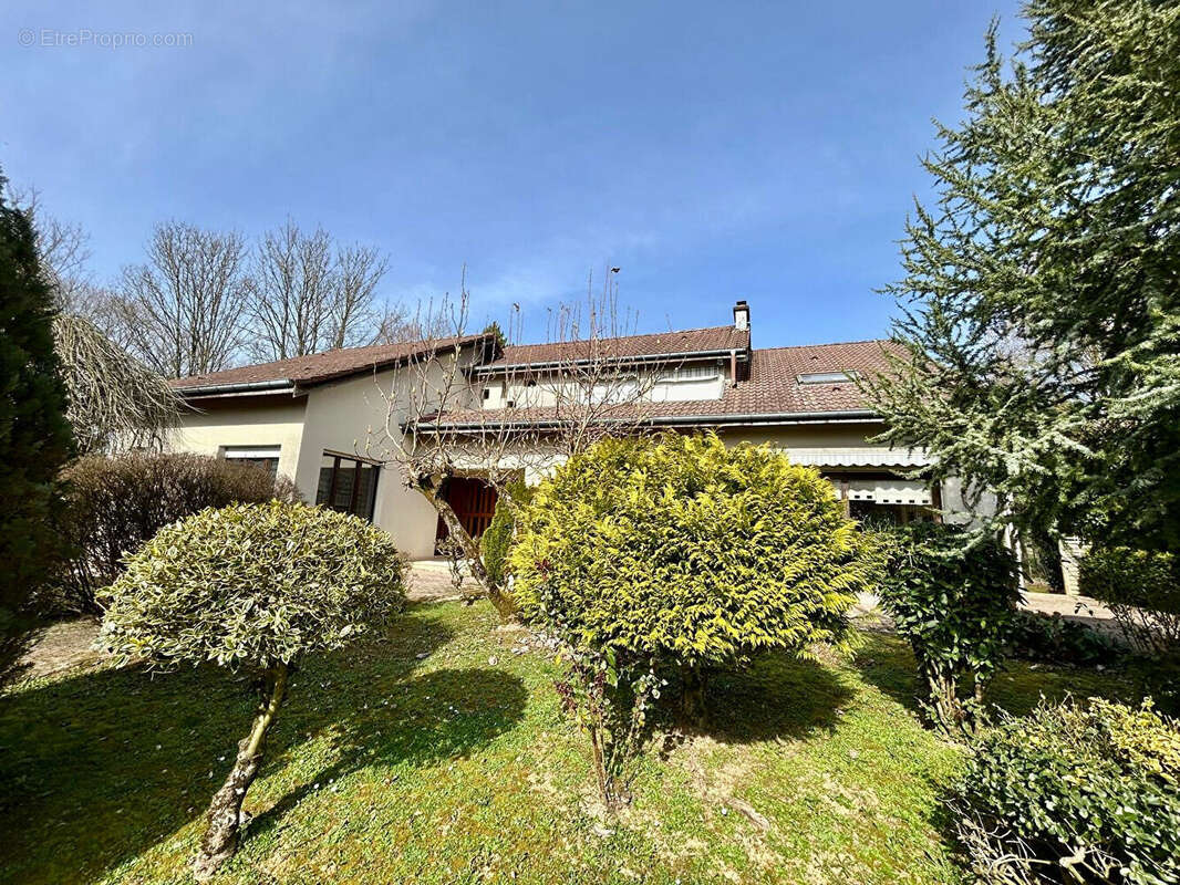 Maison à MADONNE-ET-LAMEREY