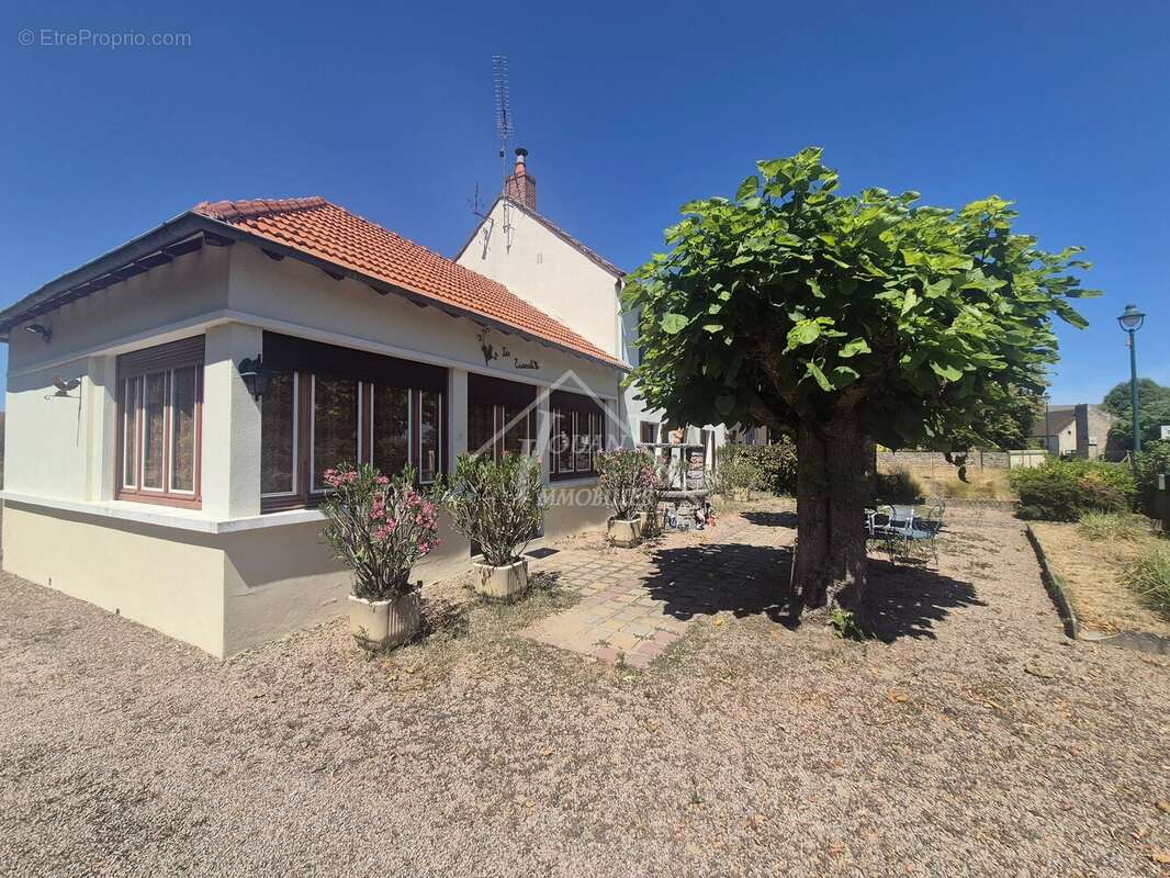 Maison quatre chambres, dépendances et terrain - photo 18