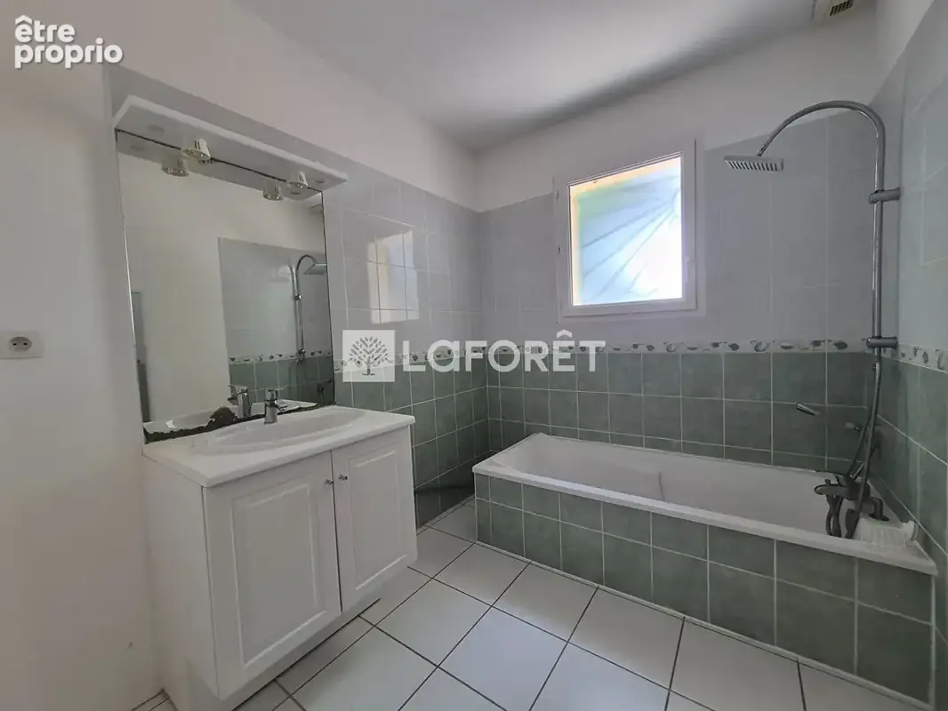 Maison  plain pied, 3 chambres, jardin et garage - photo 4