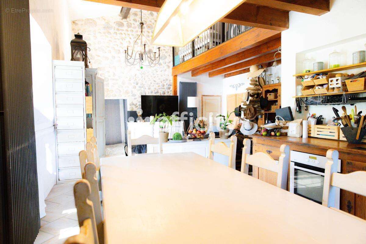 Maison 608 m² à Baix  - photo 16