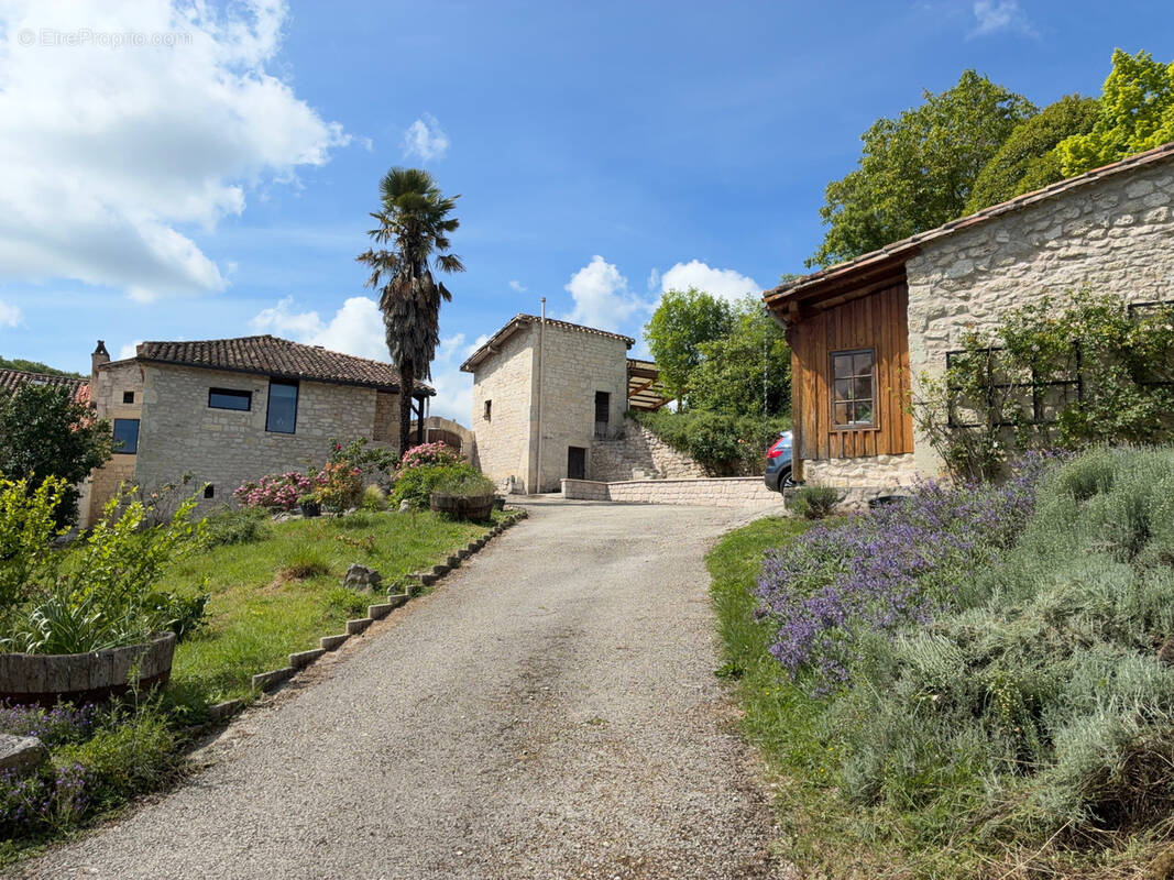 Maison à CASTELNAU-MONTRATIER