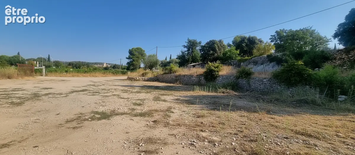 LORGUES  Terrain agricole plat de 4 700 m² avec cabanon cadastré - photo 4