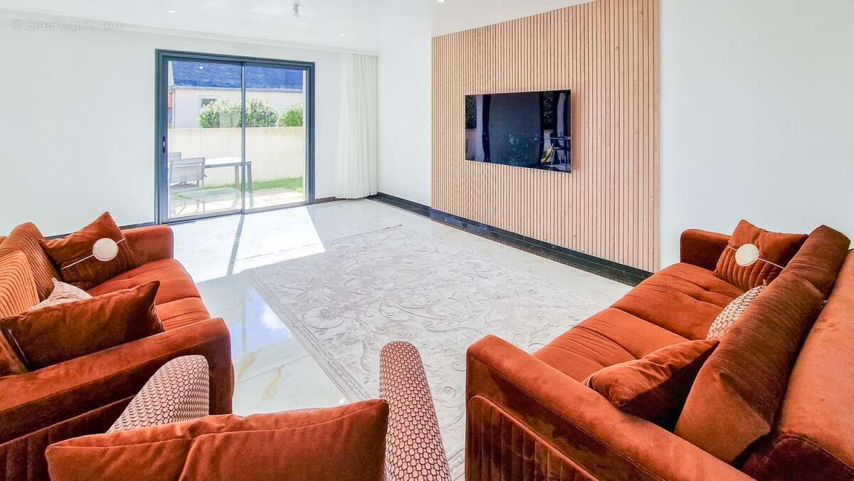 Maison à SAINT-ETIENNE-DE-MONTLUC