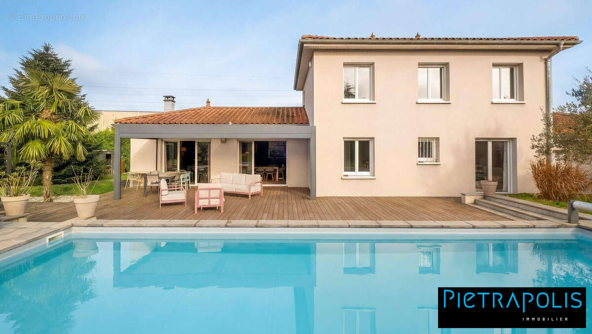 Maison à LA TOUR-DE-SALVAGNY