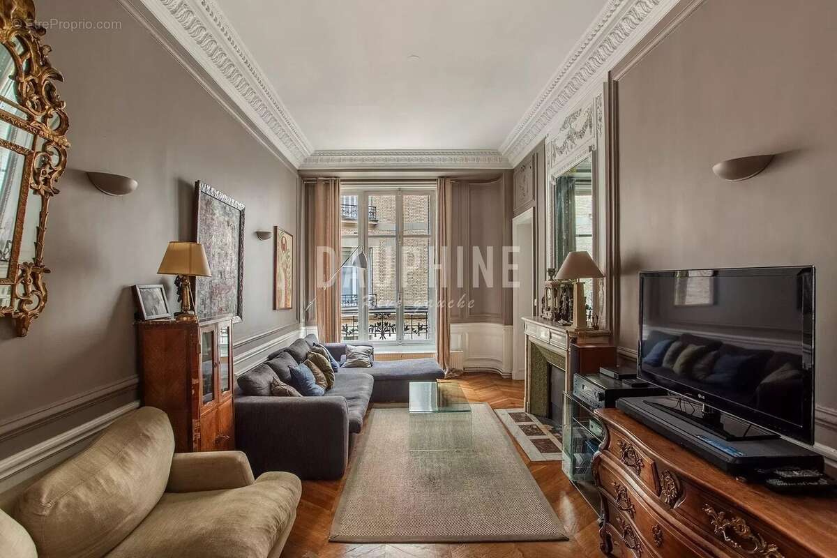 Appartement à PARIS-7E
