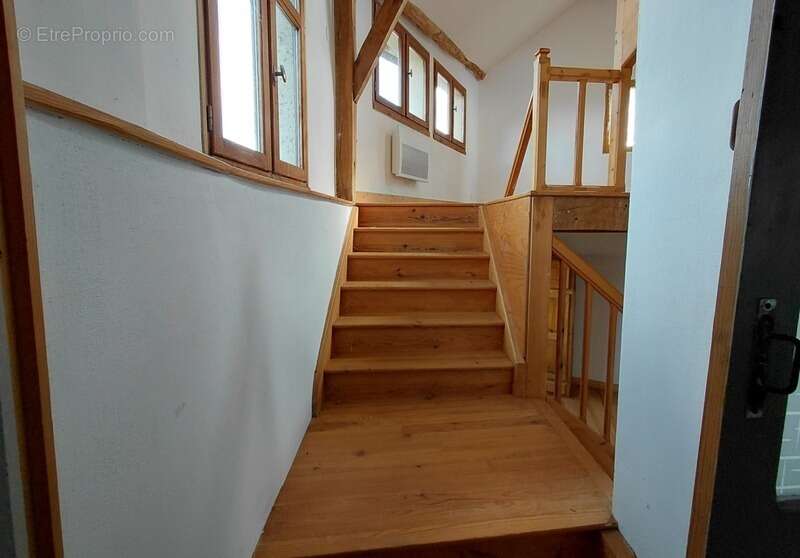 Grande maison rénovée de 220 m² avec atelier, terrasse panoramique et verger – Mourjou (Puycapel  cantal) - photo 7