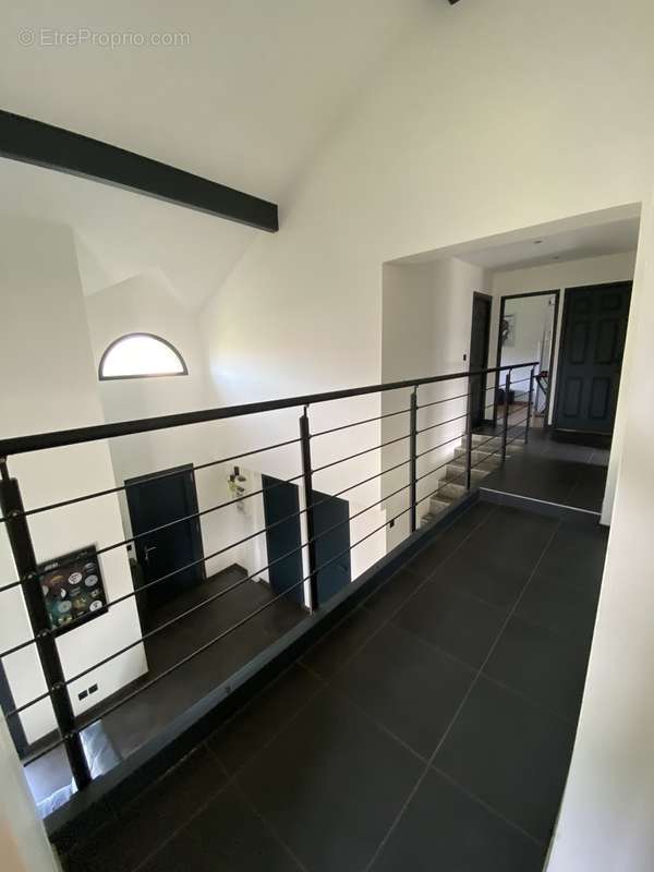 Maison de 160 m² sur un terrain de 1500 m² - photo 2