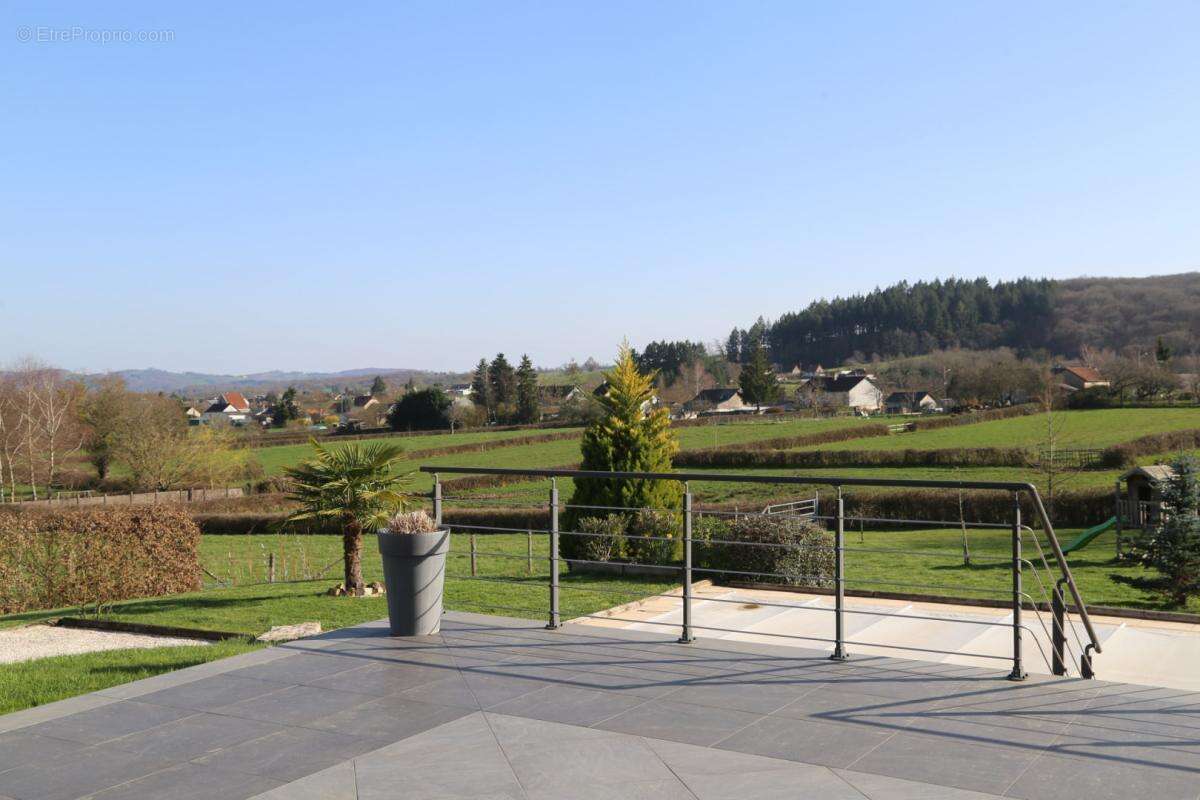 Maison à LUZY