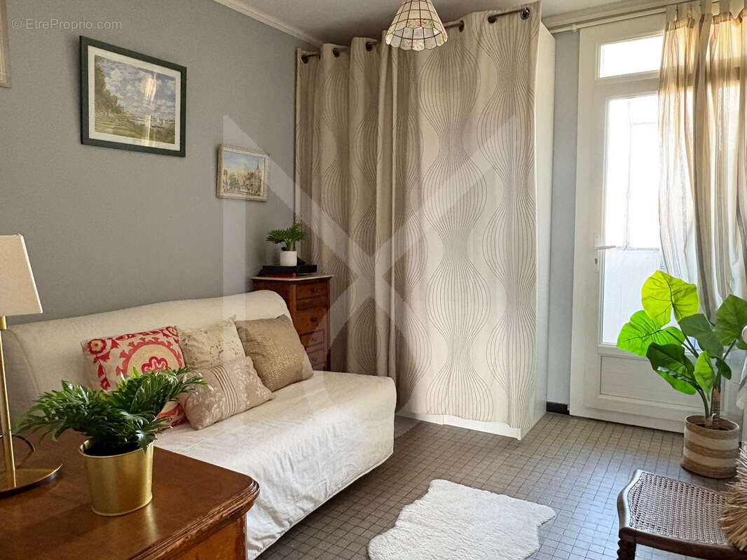 Appartement à MARSEILLE-5E