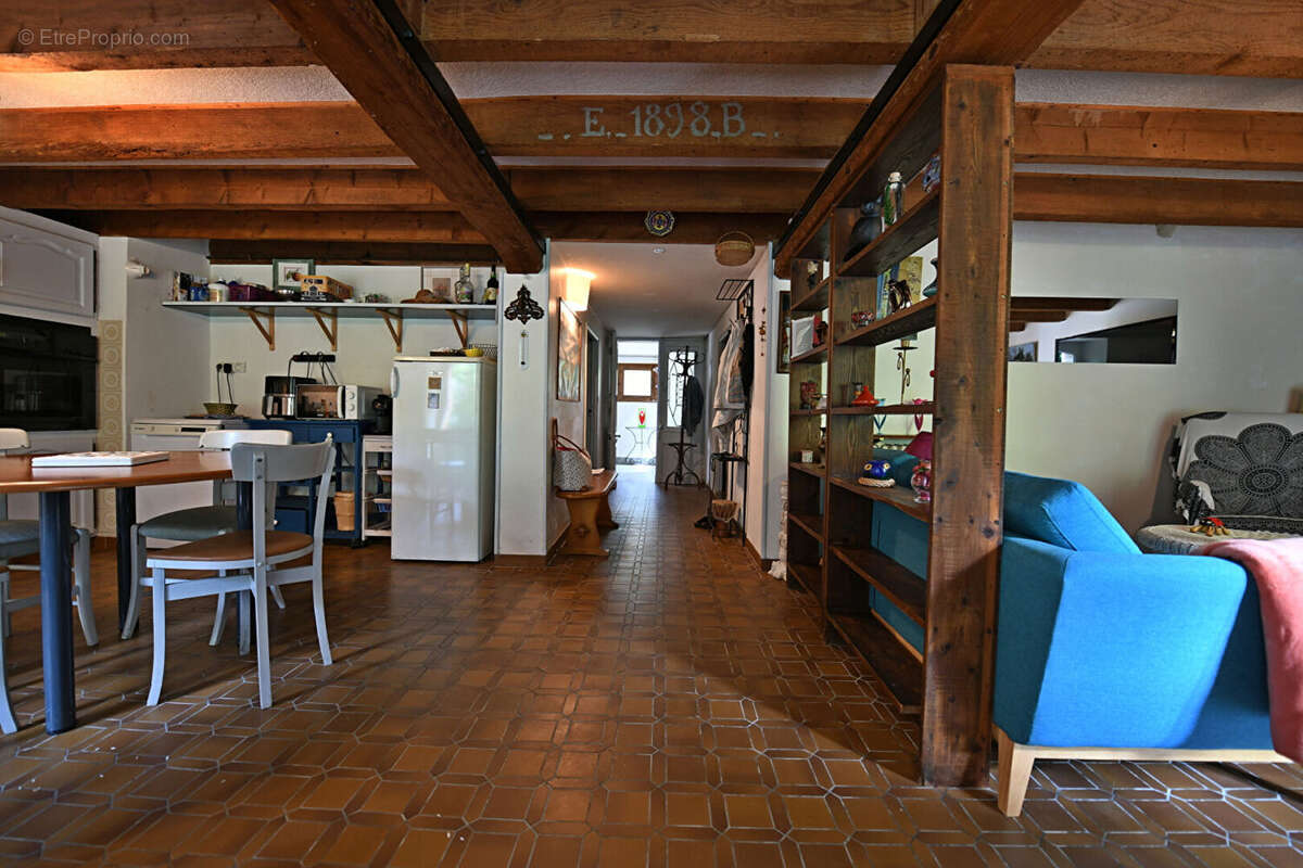 Maison de charme avec beau potentiel ! - photo 3