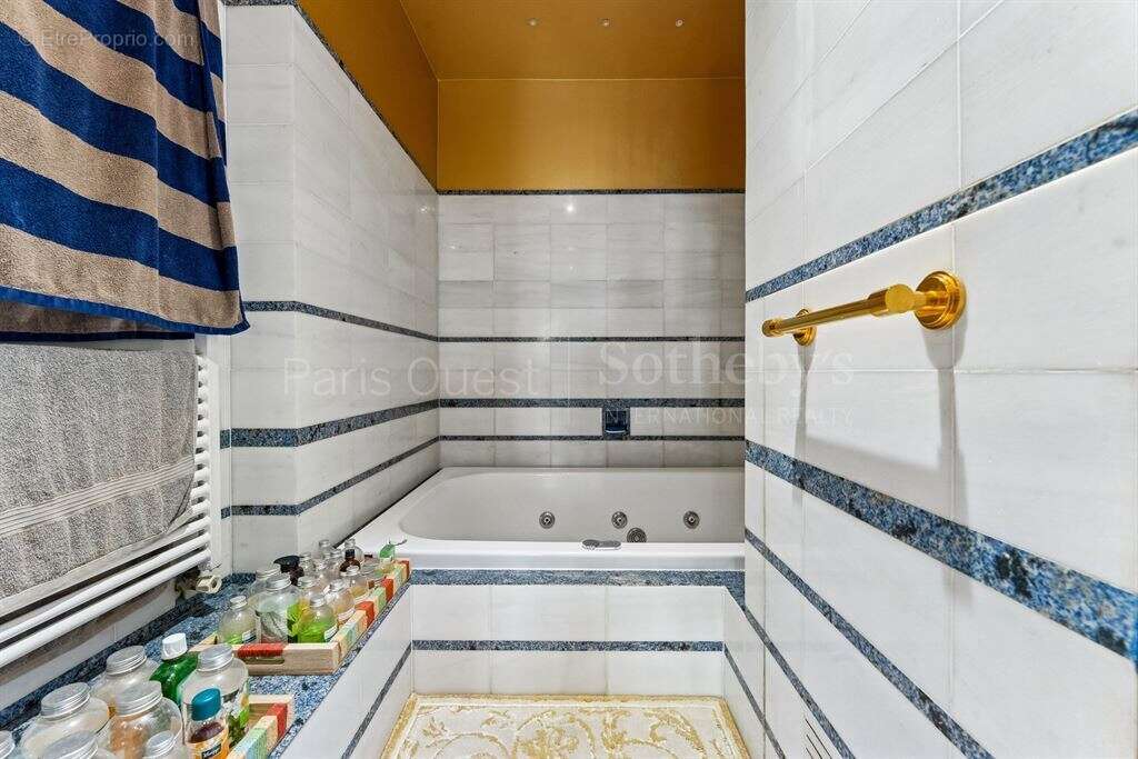 Appartement à PARIS-8E