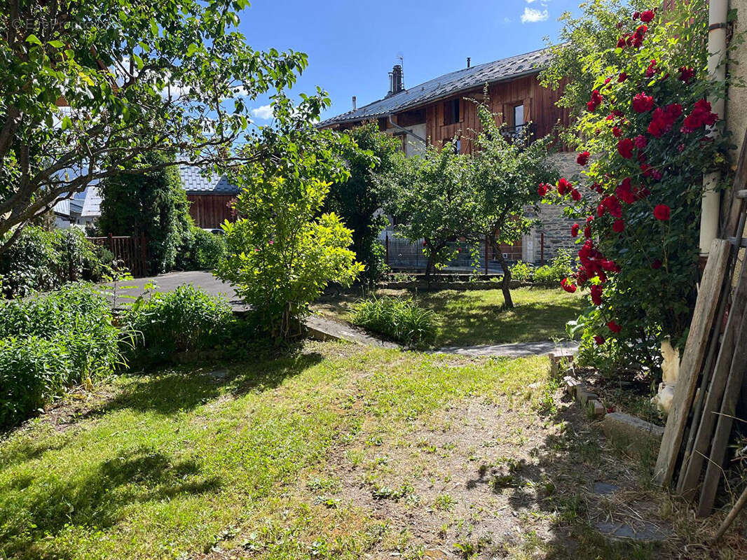 Maison à LES CHAPELLES