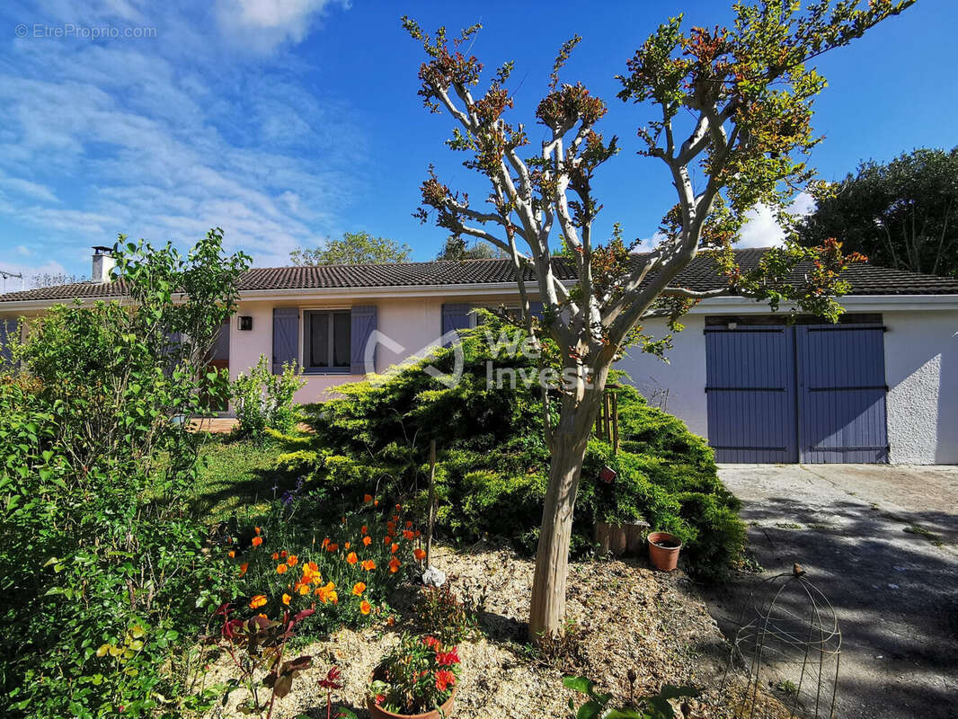 Maison à PRIGNAC-ET-MARCAMPS