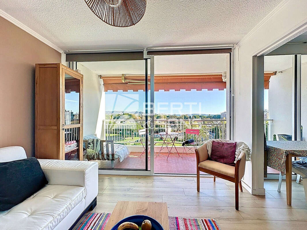 Appartement à MANDELIEU-LA-NAPOULE