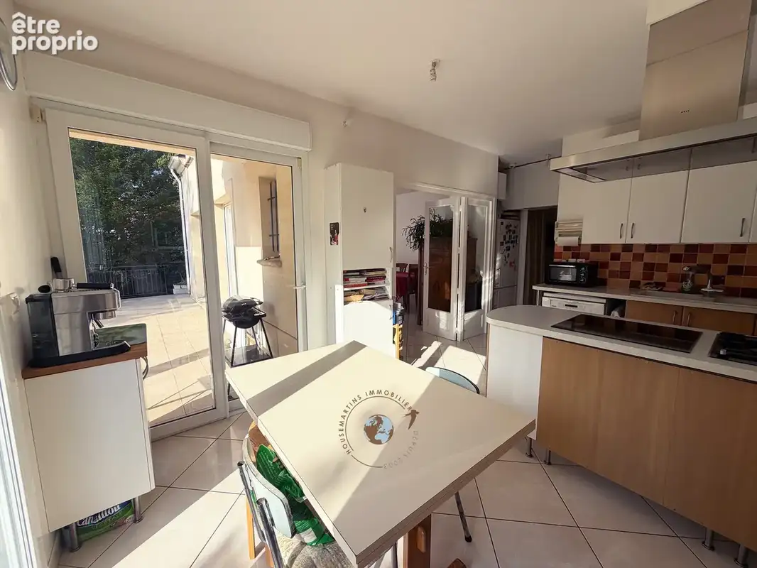 Très belle maison nichée dans la verdure, tout proche du centre. - photo 6