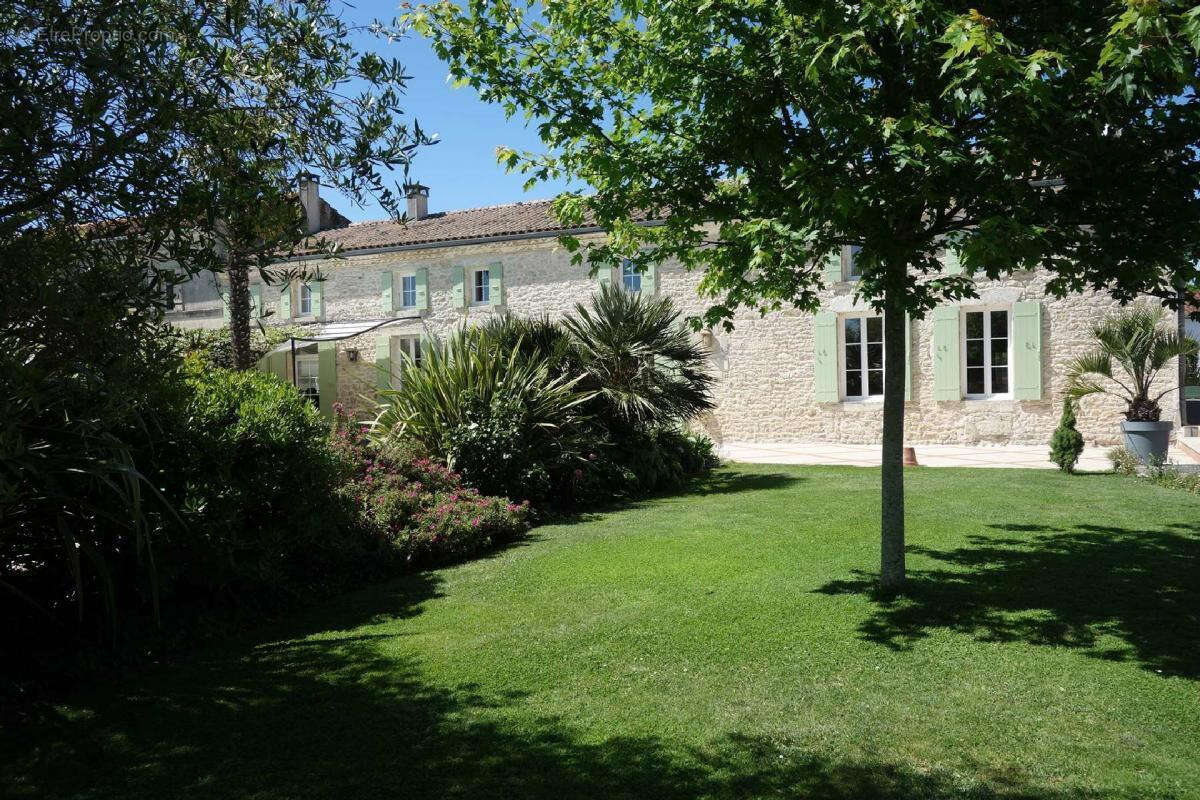 Achat maison 6 pièces 258 m2 33390 Blaye IMMOBILIERE DE L'ESTUAIRE - photo 11
