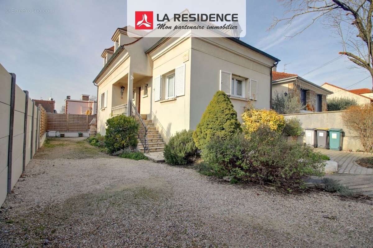 Maison à SARTROUVILLE